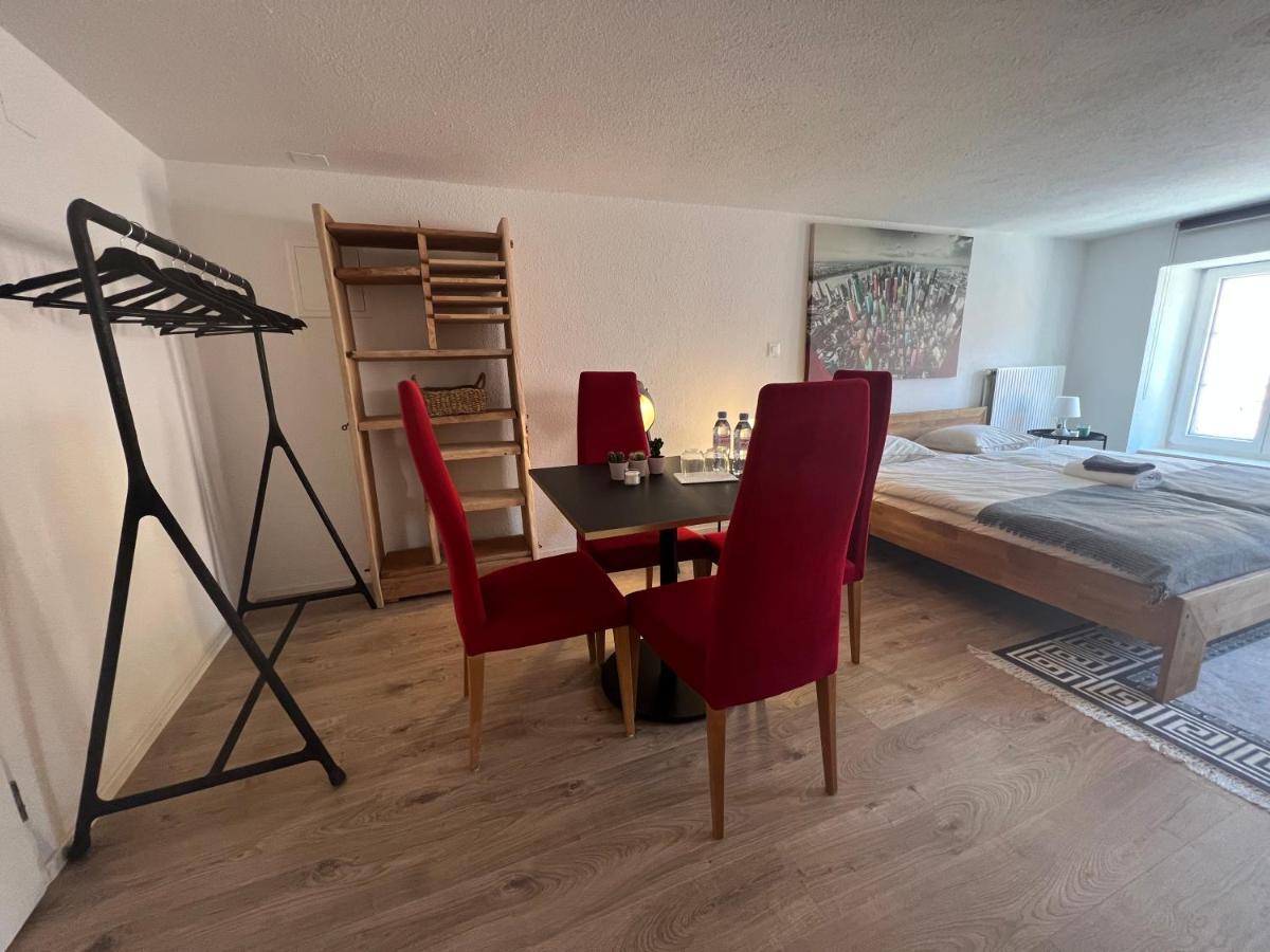 Appartement En Vieille Ville De 波朗特吕 外观 照片